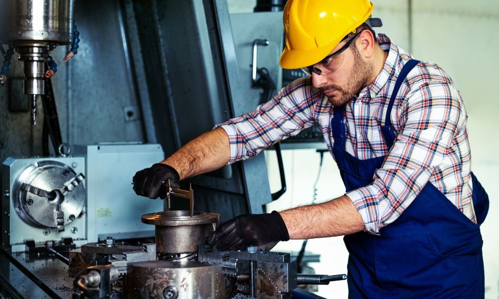 Reasons To Repair a Milling Machine Instead of Replacing It